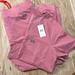 Extra large, women’s figs scrubs Set